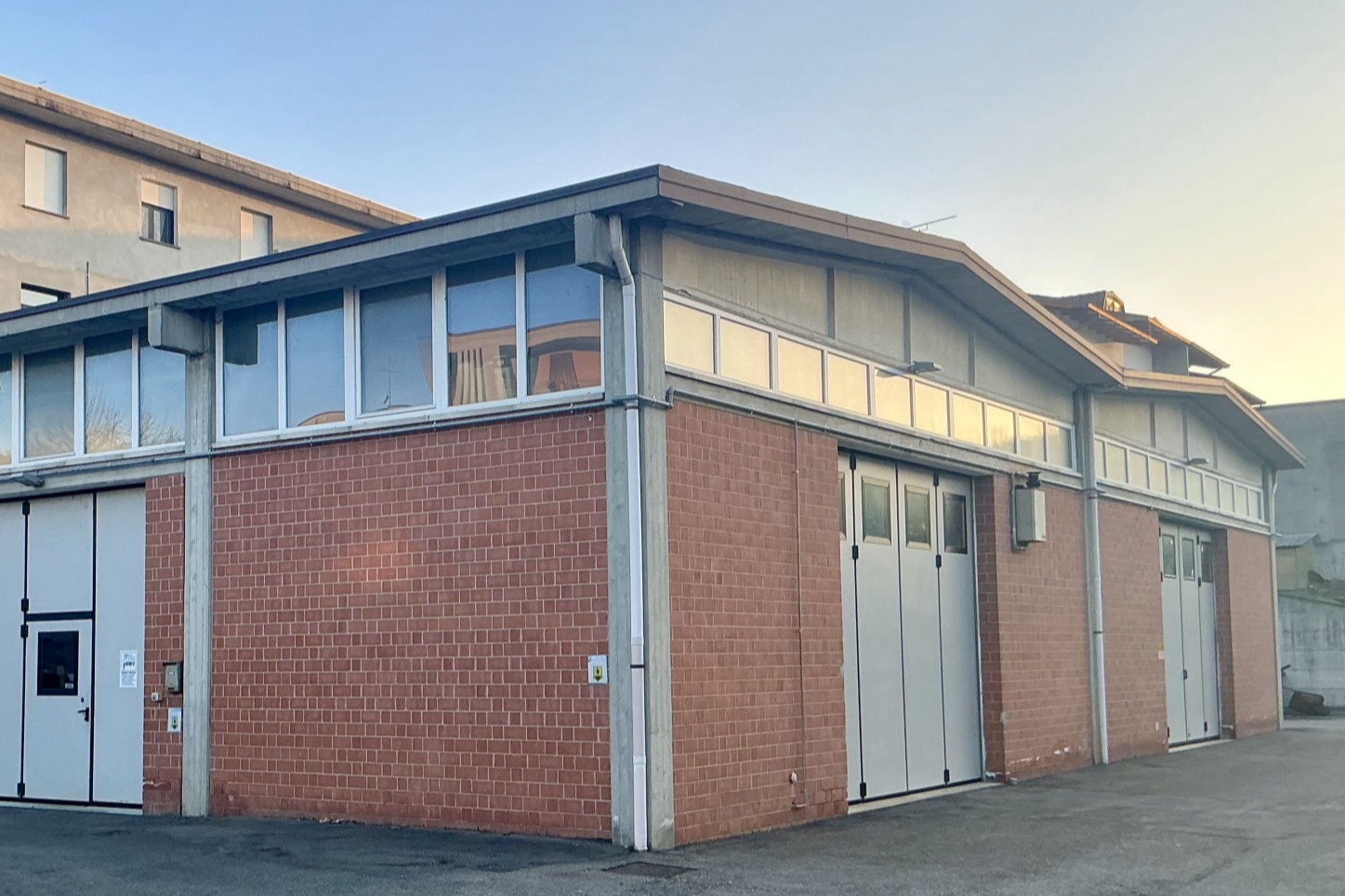 vista capannone esterno